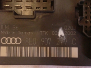 Блок управления бортовой сети Audi A-4 (01-05) 