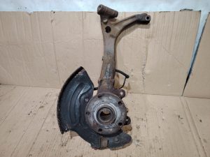 Кулак поворотный левый Audi A6 C5, 8D0407257AM